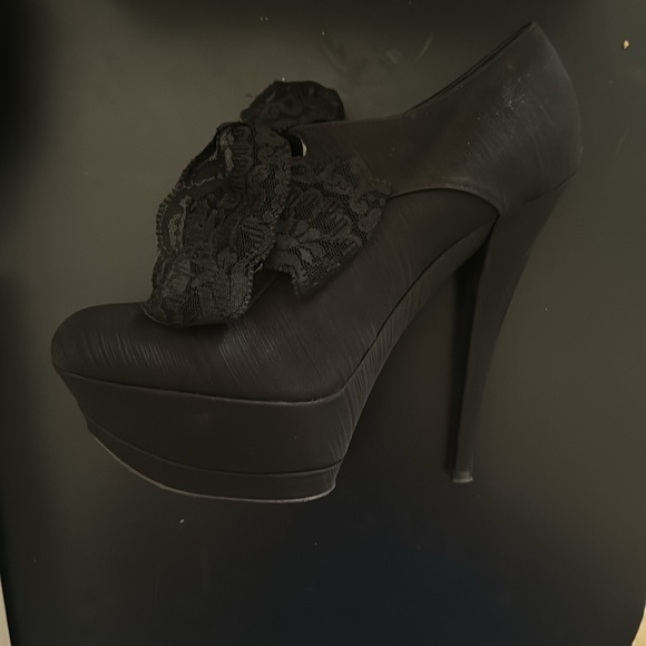 Women’s black size 7 like new Casadei shoes - Picture 5 of 8